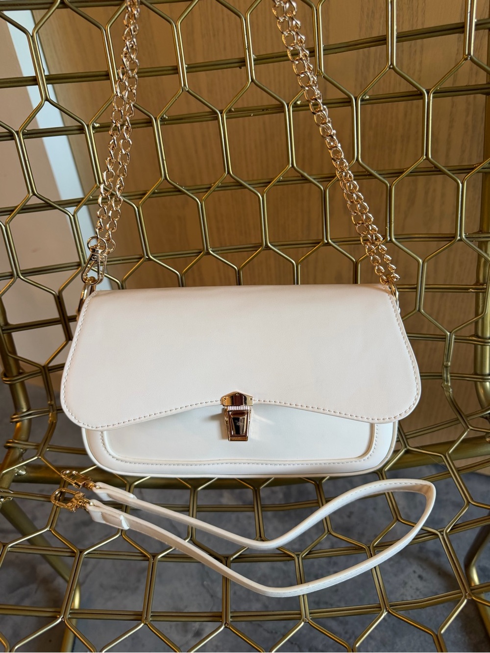 White Chain Strap Shoulder Bag - Elegant Women's Crossbody